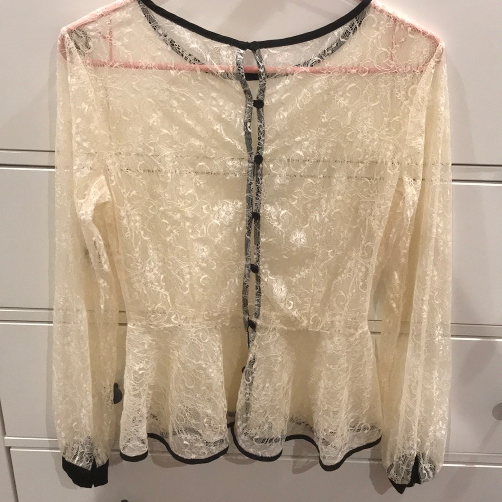 LACE TOP - Picture 2 of 3
